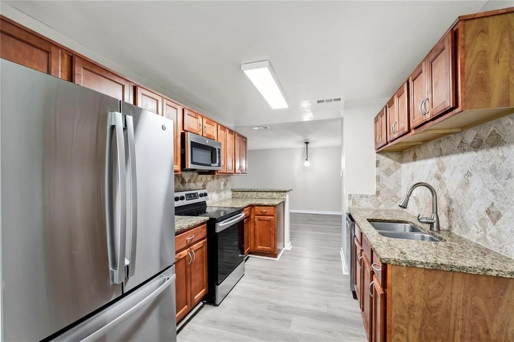 For Sale: $285,000 (3 beds, 2 baths, 1169 Square Feet)