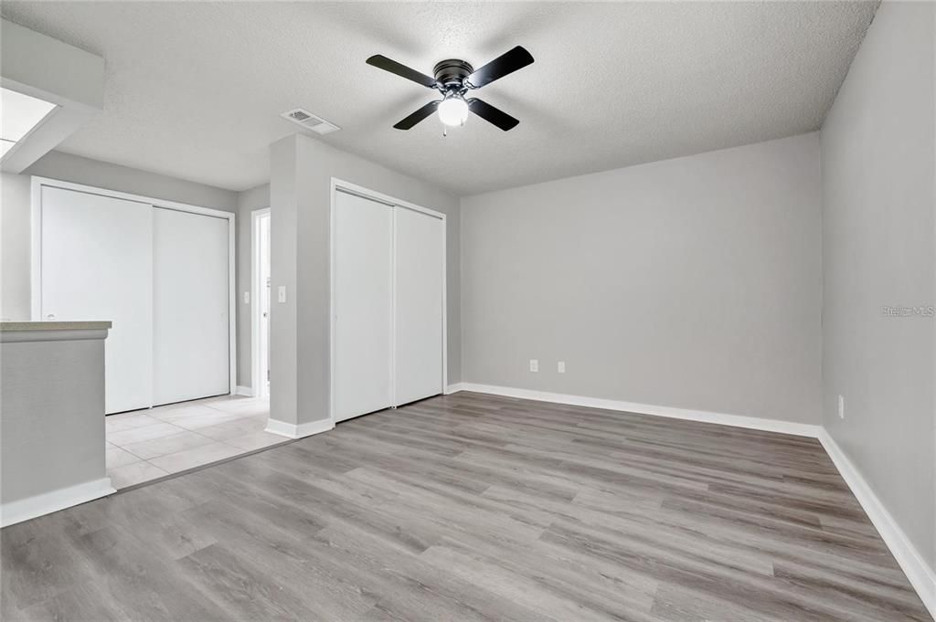 For Sale: $285,000 (3 beds, 2 baths, 1169 Square Feet)