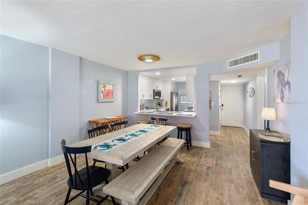 В аренду: $3,950 (2 спален, 2 ванн, 1103 Квадратных фут)