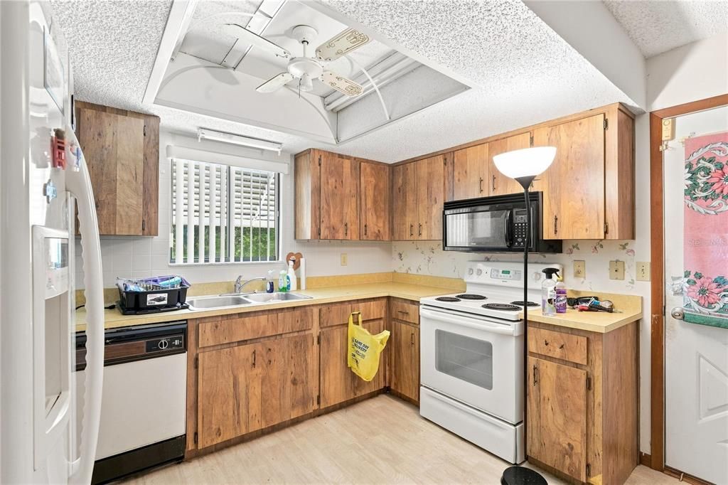 For Sale: $65,000 (2 beds, 1 baths, 960 Square Feet)