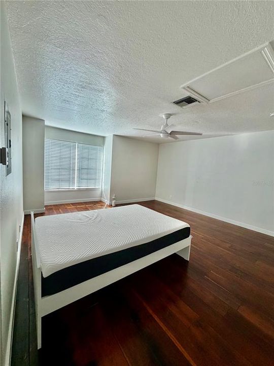 For Rent: $1,400 (0 beds, 1 baths, 454 Square Feet)
