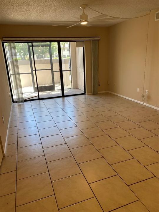 En Venta: $139,000 (2 camas, 2 baños, 899 Pies cuadrados)