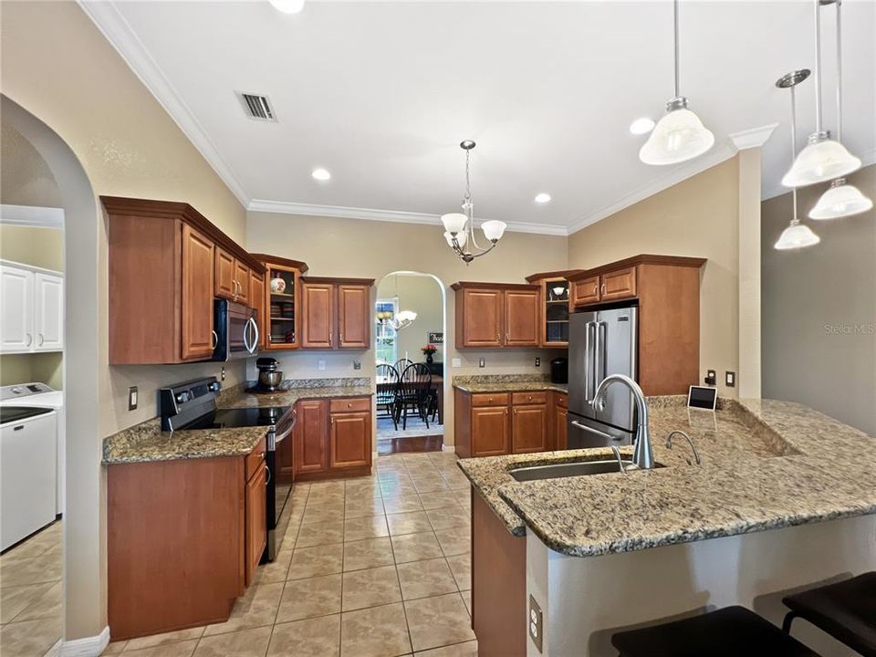 For Sale: $525,000 (4 beds, 3 baths, 2294 Square Feet)