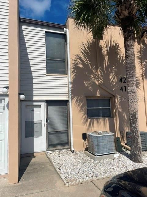 На продажу: $89,000 (2 спален, 2 ванн, 1252 Квадратных фут)