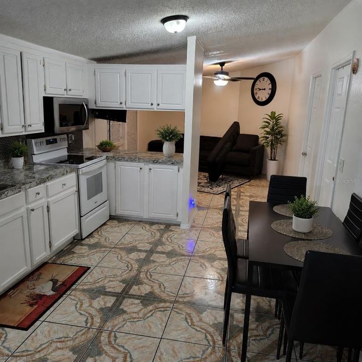 В аренду: $1,895 (2 спален, 1 ванн, 1152 Квадратных фут)