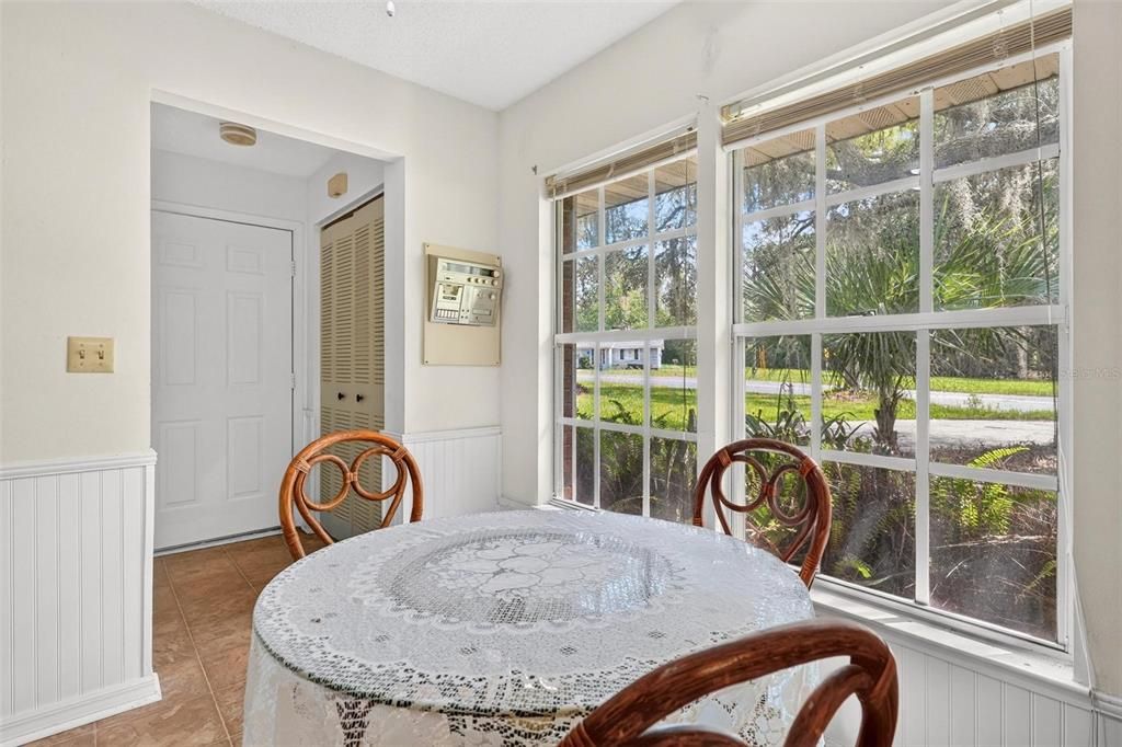 For Sale: $295,000 (3 beds, 2 baths, 1659 Square Feet)
