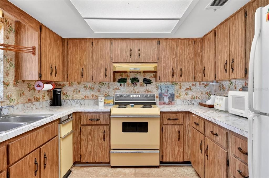 For Sale: $295,000 (3 beds, 2 baths, 1659 Square Feet)