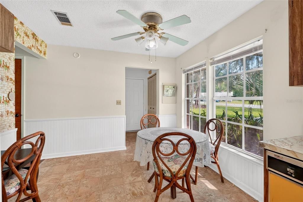 For Sale: $295,000 (3 beds, 2 baths, 1659 Square Feet)