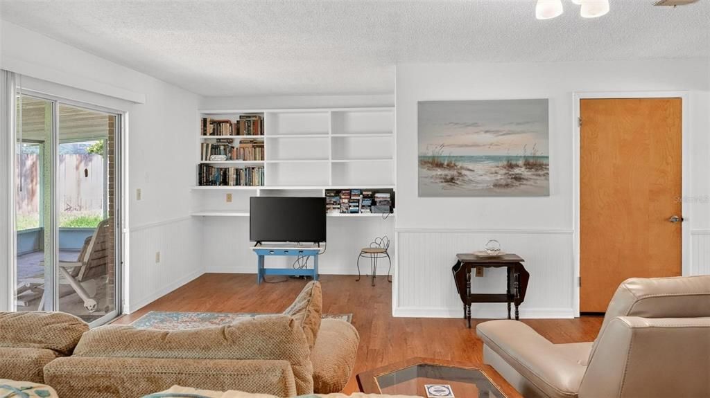 For Sale: $295,000 (3 beds, 2 baths, 1659 Square Feet)