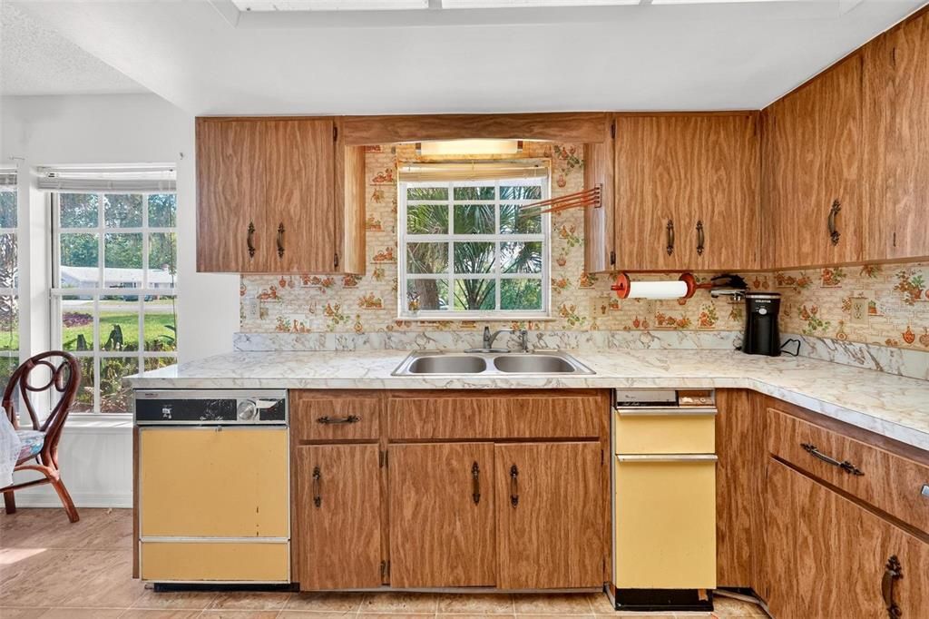 For Sale: $295,000 (3 beds, 2 baths, 1659 Square Feet)