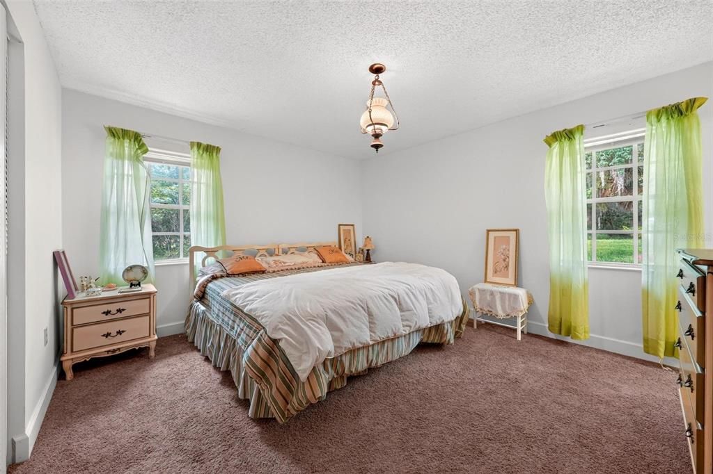 For Sale: $295,000 (3 beds, 2 baths, 1659 Square Feet)