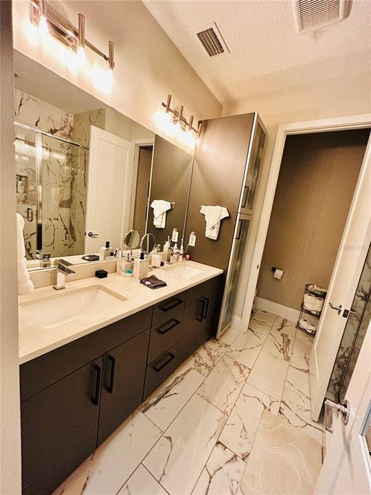 For Rent: $4,950 (3 beds, 3 baths, 1972 Square Feet)