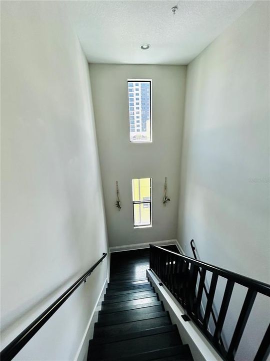 For Rent: $4,950 (3 beds, 3 baths, 1972 Square Feet)