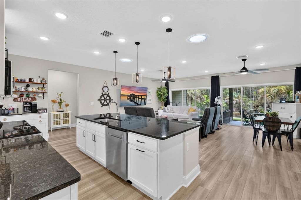 En Venta: $449,000 (4 camas, 3 baños, 2279 Pies cuadrados)