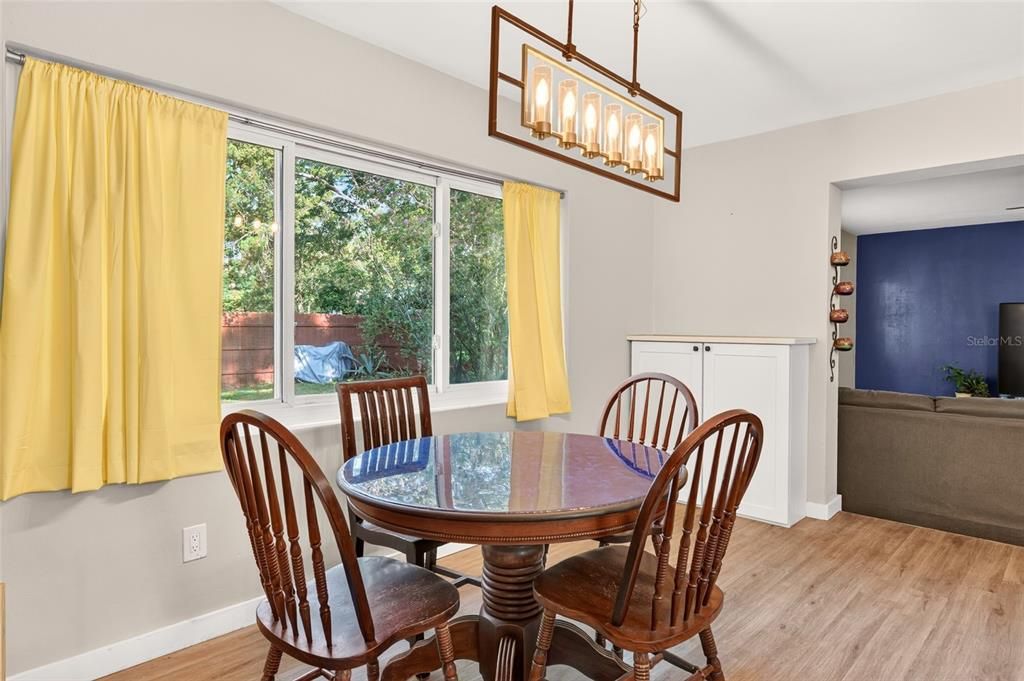 For Sale: $317,000 (4 beds, 2 baths, 1660 Square Feet)