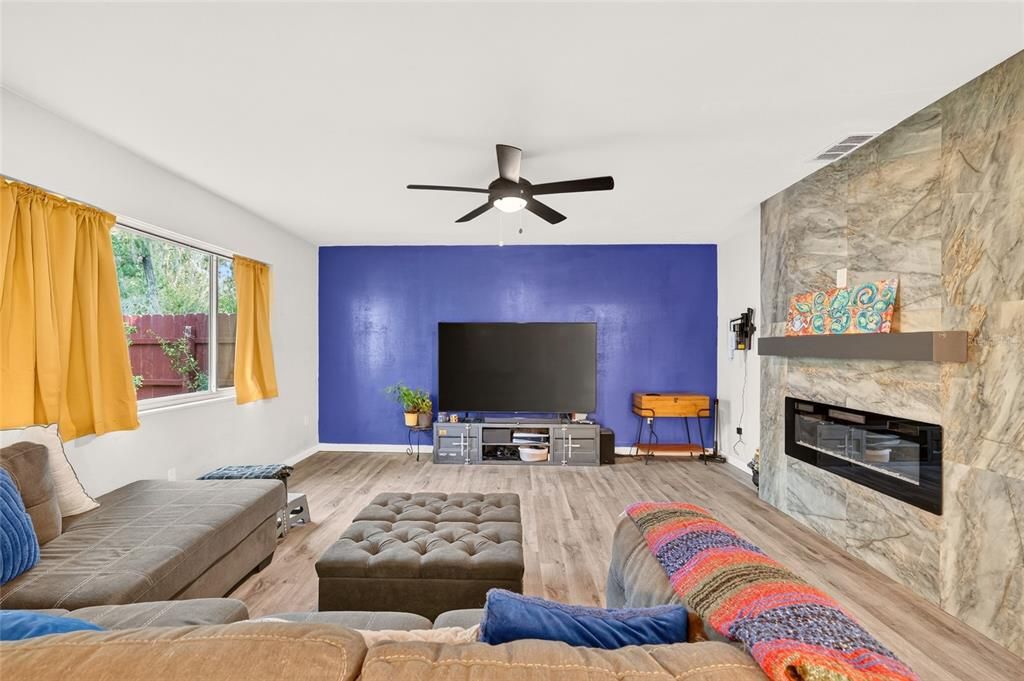 For Sale: $317,000 (4 beds, 2 baths, 1660 Square Feet)