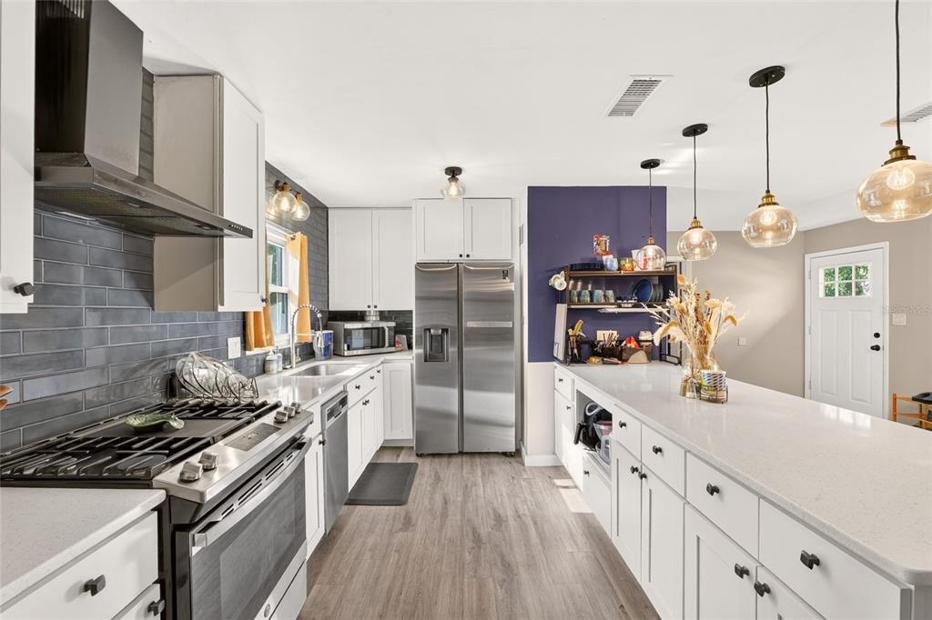 For Sale: $317,000 (4 beds, 2 baths, 1660 Square Feet)