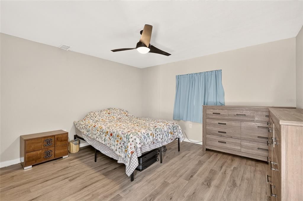 For Sale: $317,000 (4 beds, 2 baths, 1660 Square Feet)