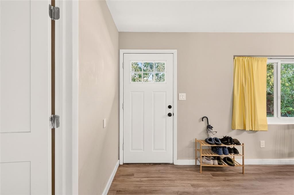 For Sale: $317,000 (4 beds, 2 baths, 1660 Square Feet)