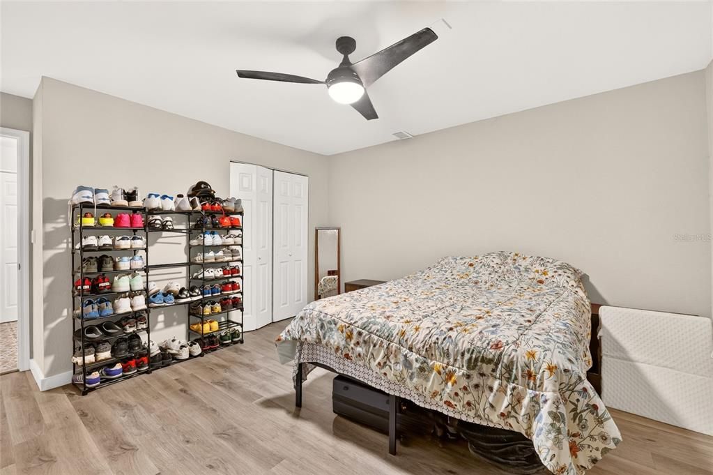 For Sale: $317,000 (4 beds, 2 baths, 1660 Square Feet)