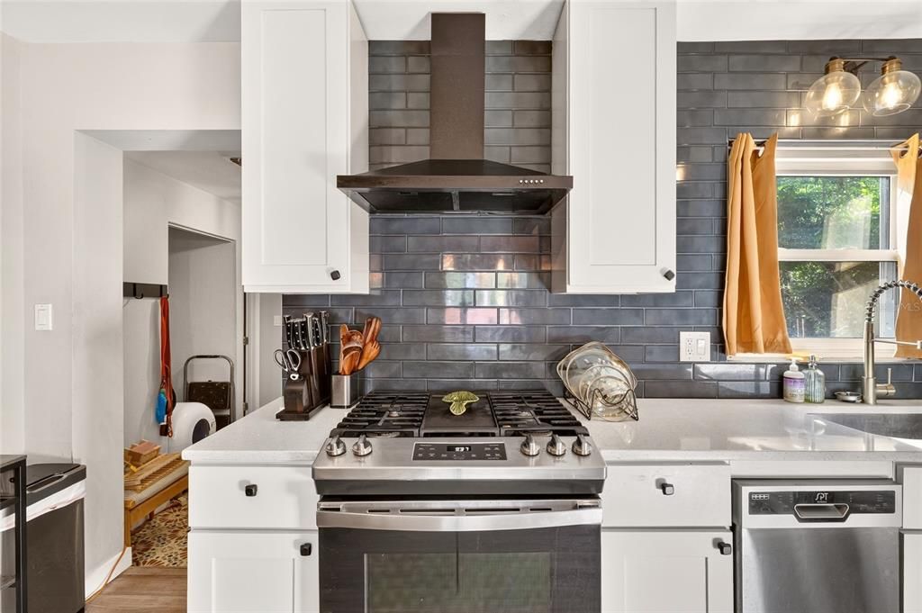 For Sale: $317,000 (4 beds, 2 baths, 1660 Square Feet)