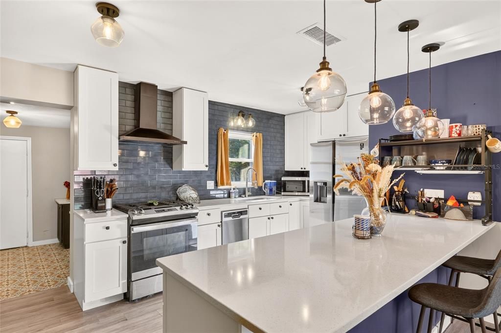 For Sale: $317,000 (4 beds, 2 baths, 1660 Square Feet)