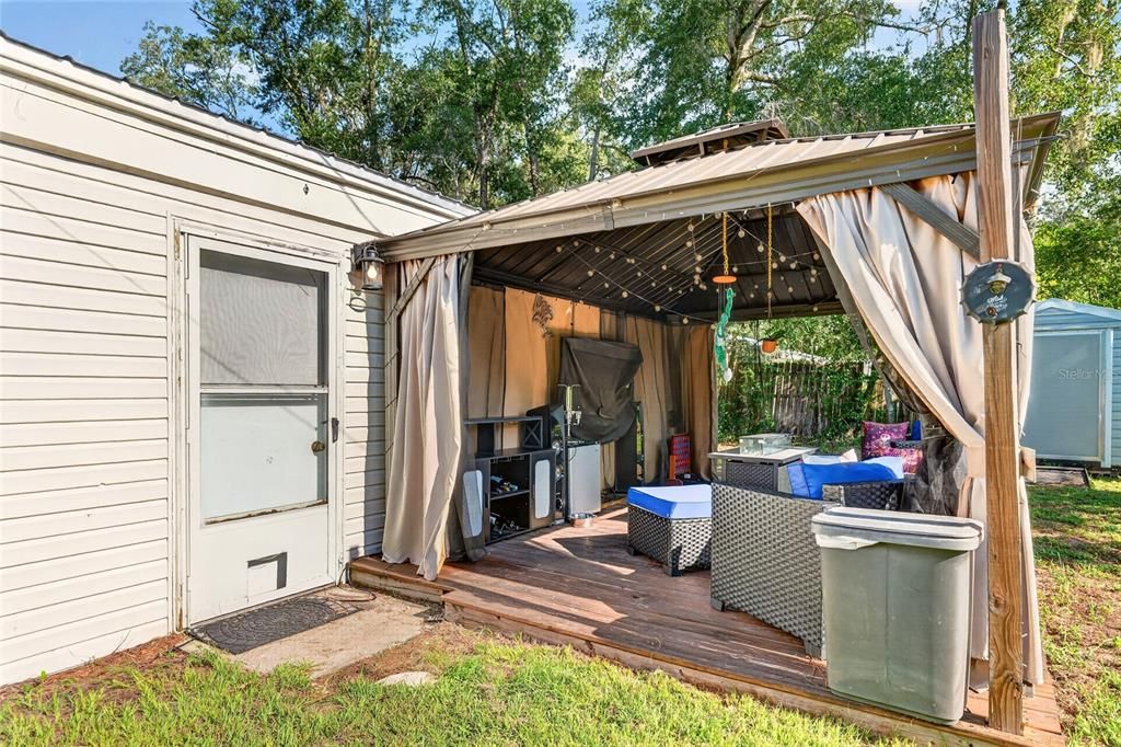 For Sale: $317,000 (4 beds, 2 baths, 1660 Square Feet)