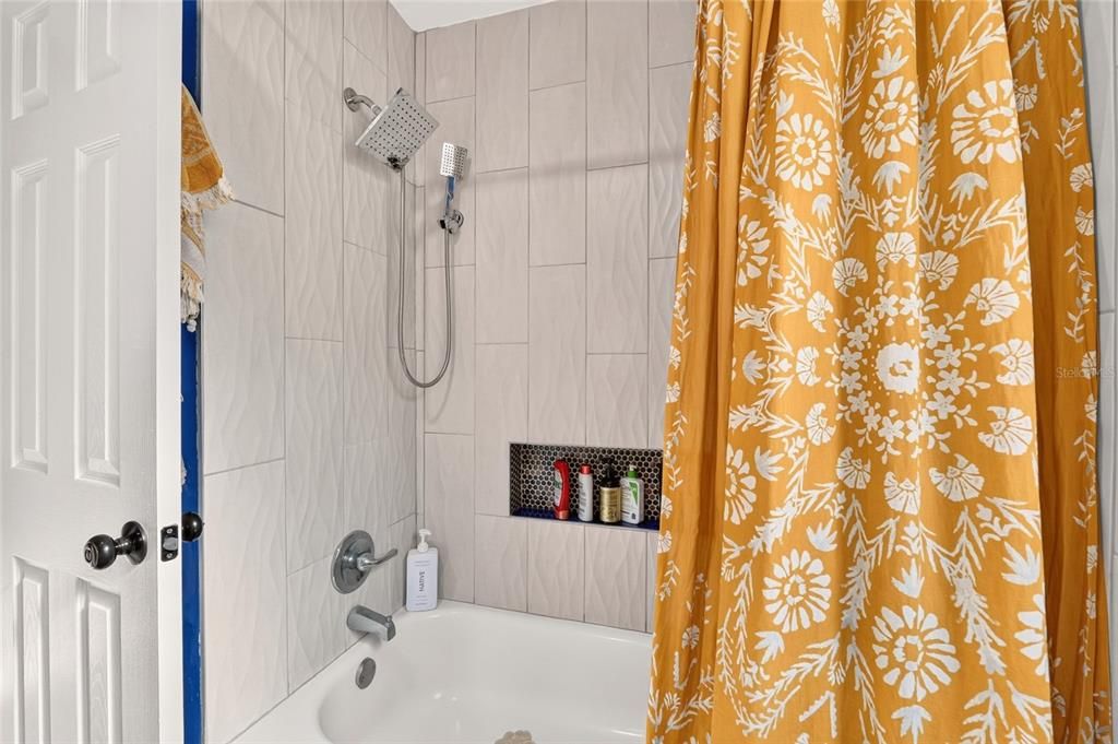 For Sale: $317,000 (4 beds, 2 baths, 1660 Square Feet)