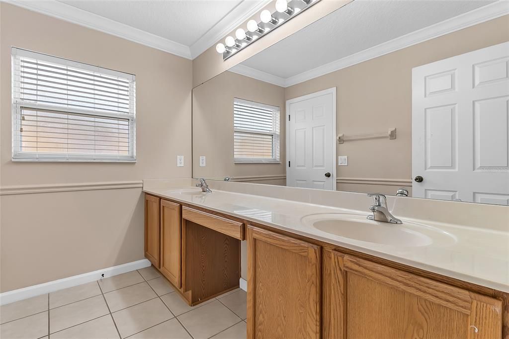For Sale: $549,000 (5 beds, 3 baths, 2495 Square Feet)