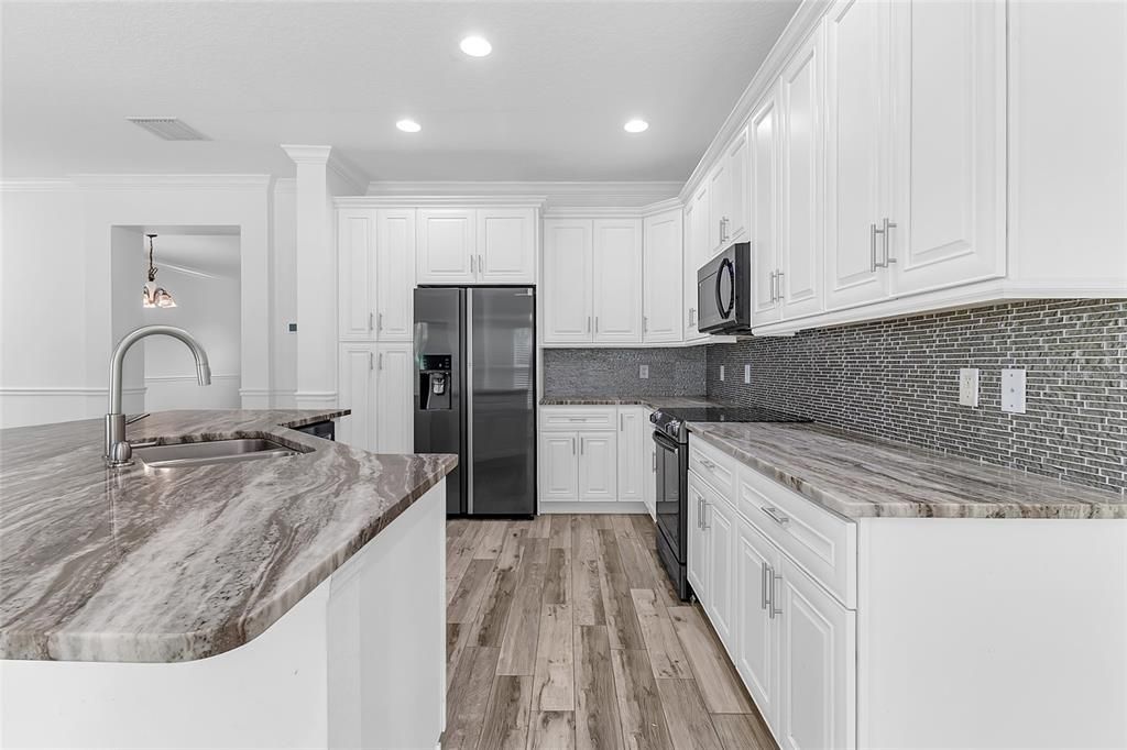 For Sale: $549,000 (5 beds, 3 baths, 2495 Square Feet)