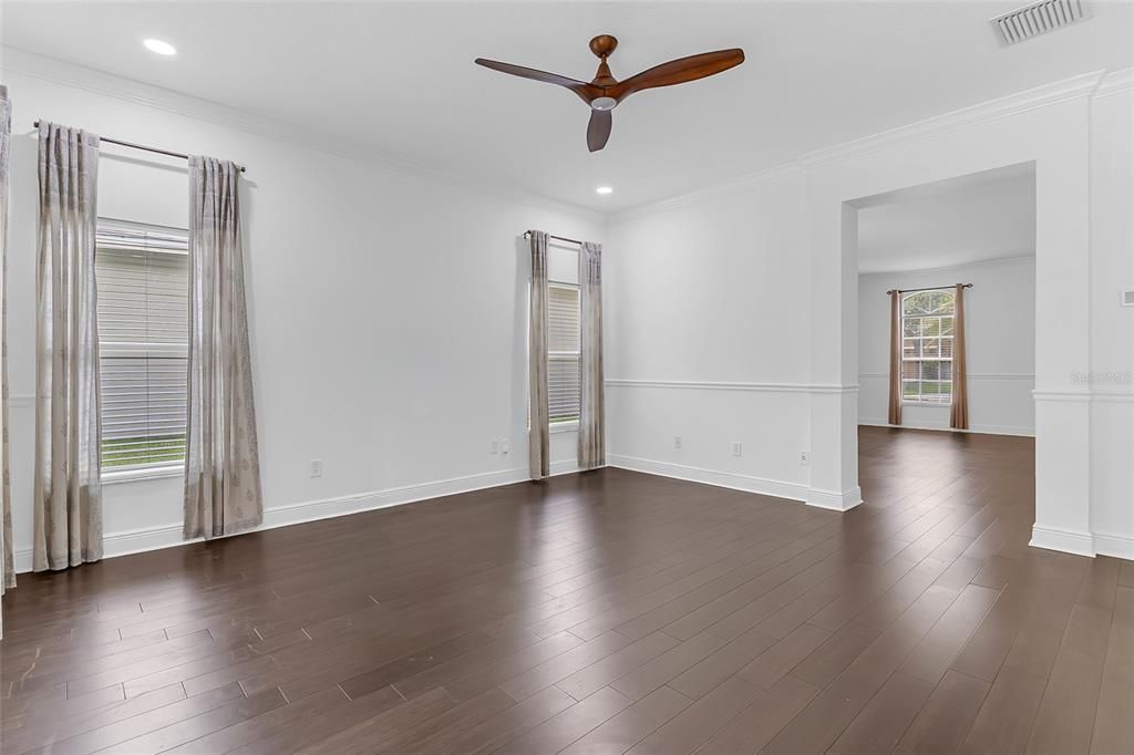 For Sale: $549,000 (5 beds, 3 baths, 2495 Square Feet)