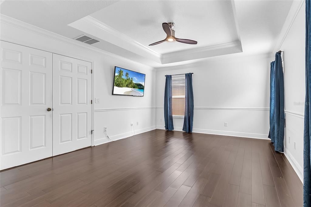 For Sale: $549,000 (5 beds, 3 baths, 2495 Square Feet)