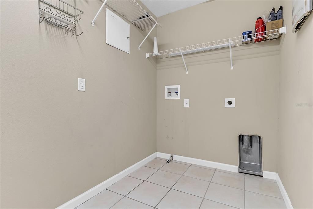 For Sale: $549,000 (5 beds, 3 baths, 2495 Square Feet)