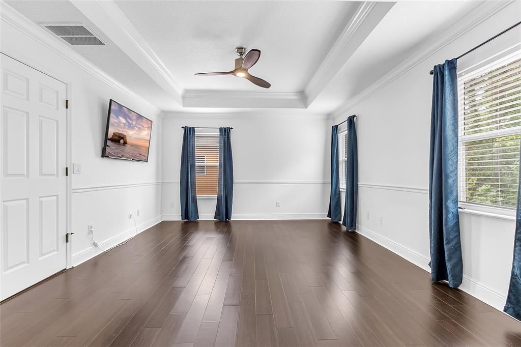 For Sale: $549,000 (5 beds, 3 baths, 2495 Square Feet)