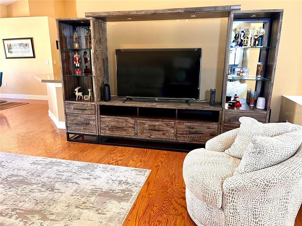 В аренду: $3,200 (4 спален, 2 ванн, 2086 Квадратных фут)