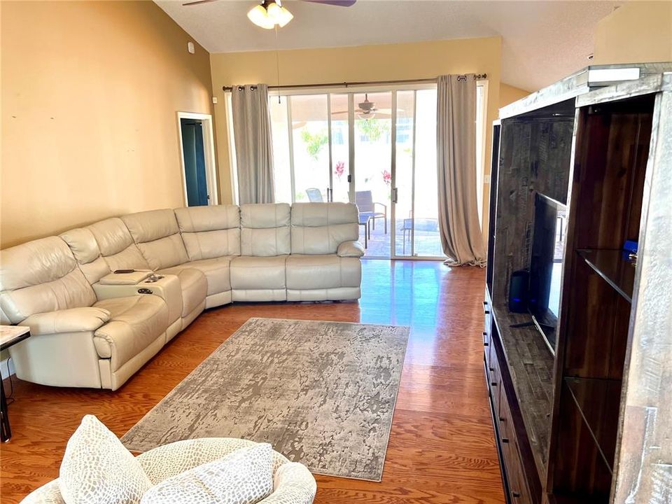 В аренду: $3,200 (4 спален, 2 ванн, 2086 Квадратных фут)