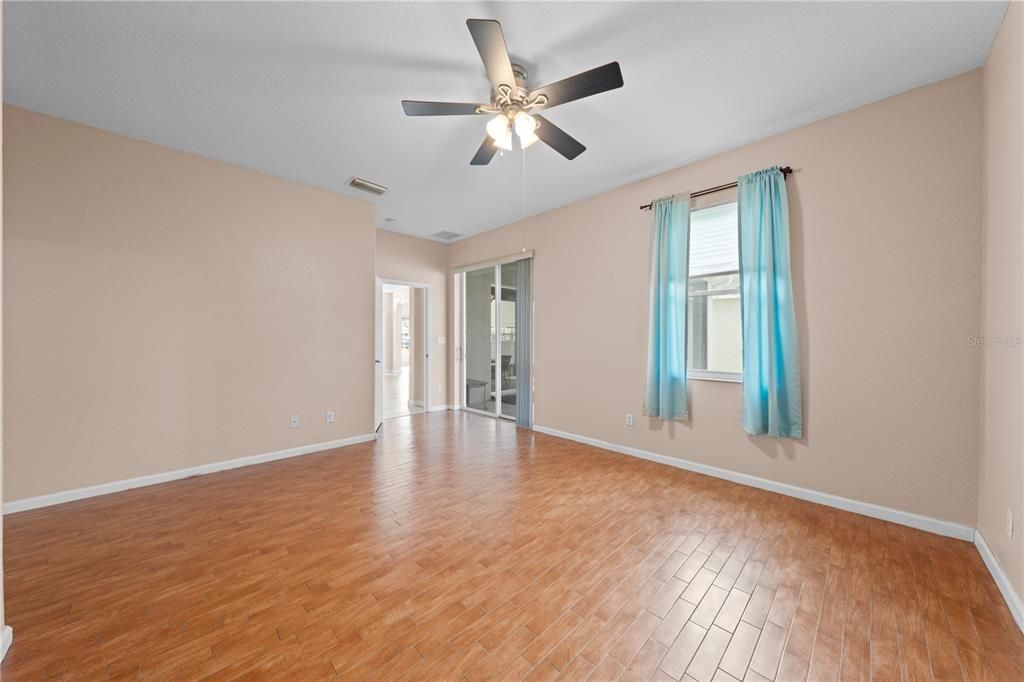 For Sale: $369,900 (3 beds, 2 baths, 1560 Square Feet)