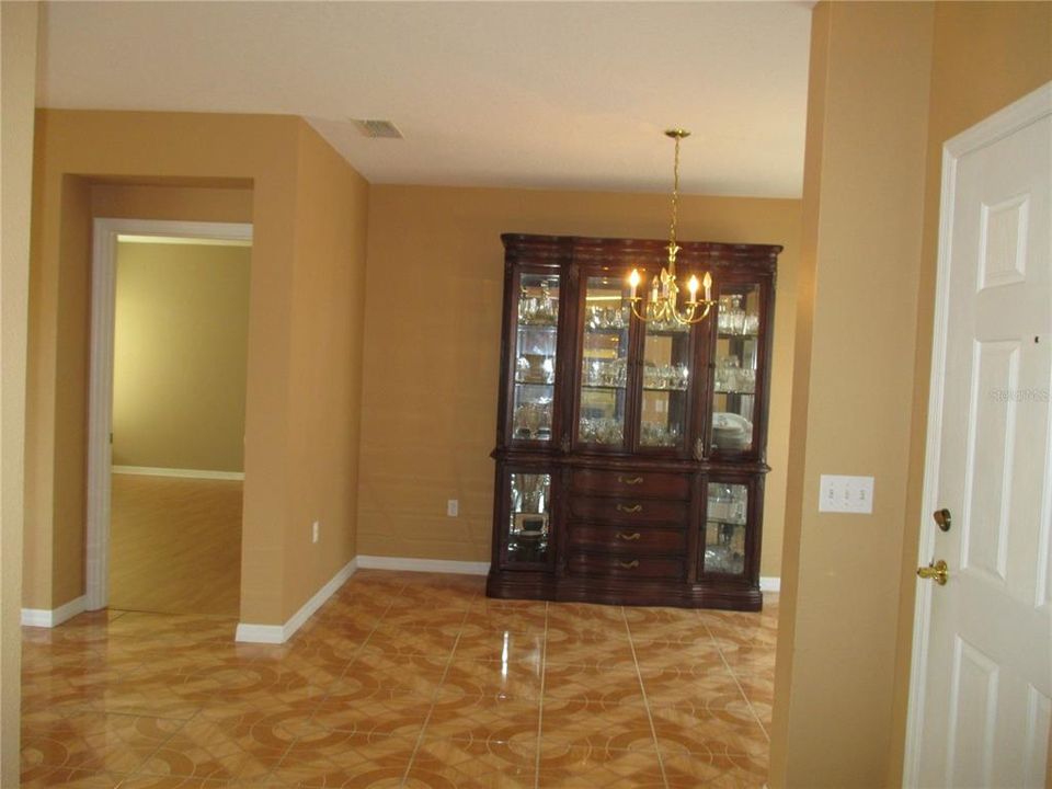 For Rent: $1,700 (3 beds, 2 baths, 1574 Square Feet)