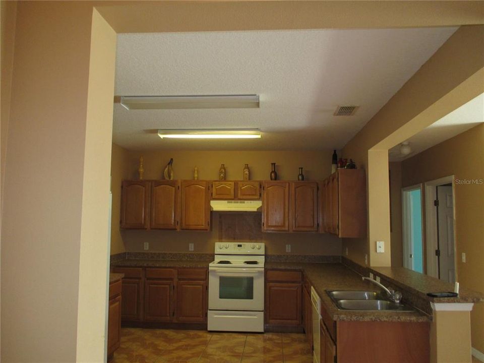 For Rent: $1,700 (3 beds, 2 baths, 1574 Square Feet)