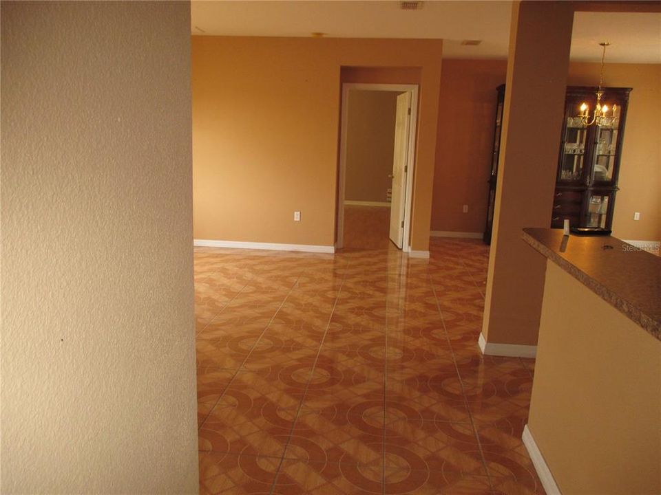 For Rent: $1,700 (3 beds, 2 baths, 1574 Square Feet)