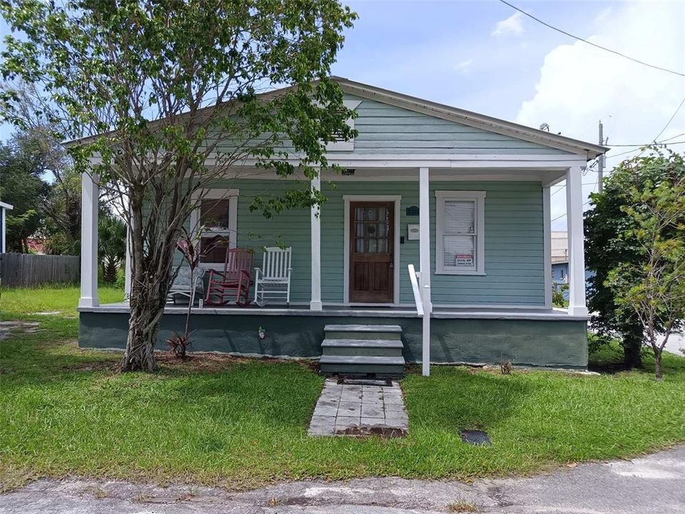 For Rent: $2,150 (3 beds, 2 baths, 1089 Square Feet)
