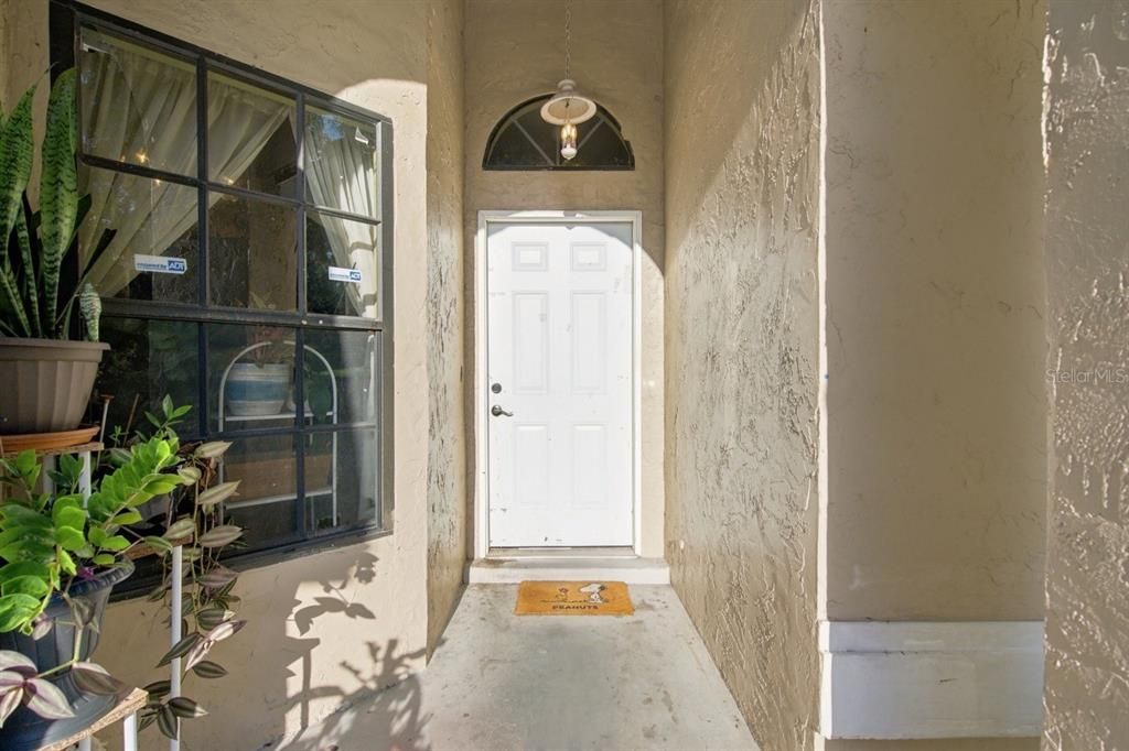 Activo con contrato: $389,900 (4 camas, 2 baños, 1728 Pies cuadrados)