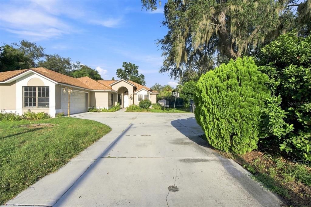 Activo con contrato: $389,900 (4 camas, 2 baños, 1728 Pies cuadrados)