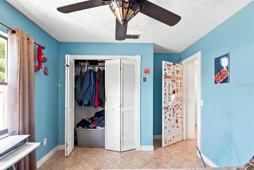 Activo con contrato: $389,900 (4 camas, 2 baños, 1728 Pies cuadrados)