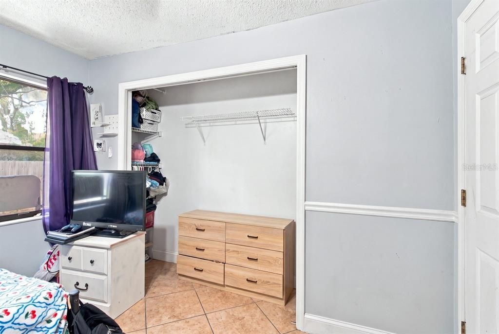 Activo con contrato: $389,900 (4 camas, 2 baños, 1728 Pies cuadrados)