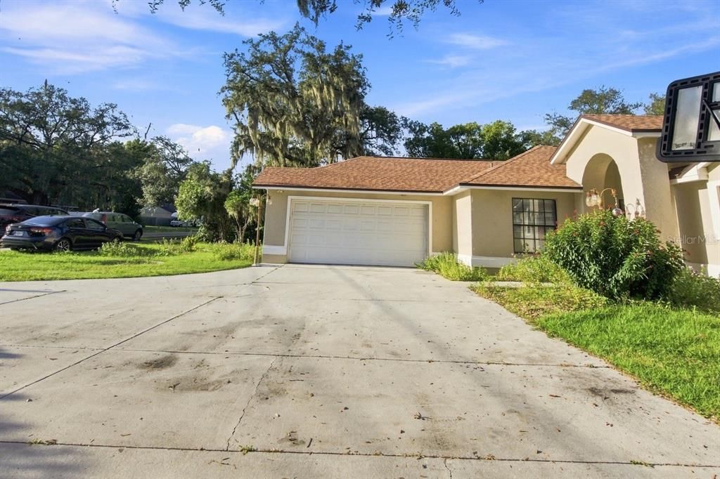 Activo con contrato: $389,900 (4 camas, 2 baños, 1728 Pies cuadrados)