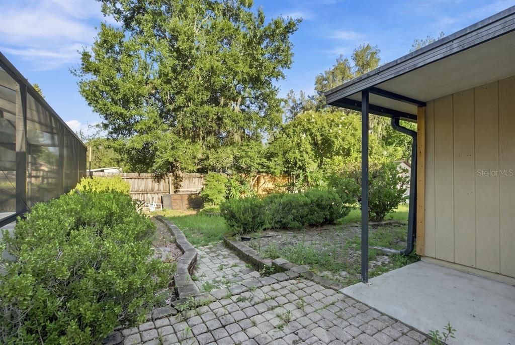 Activo con contrato: $389,900 (4 camas, 2 baños, 1728 Pies cuadrados)