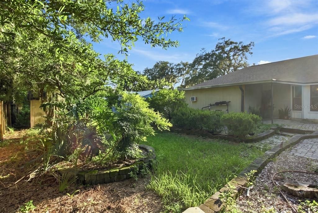 Activo con contrato: $389,900 (4 camas, 2 baños, 1728 Pies cuadrados)