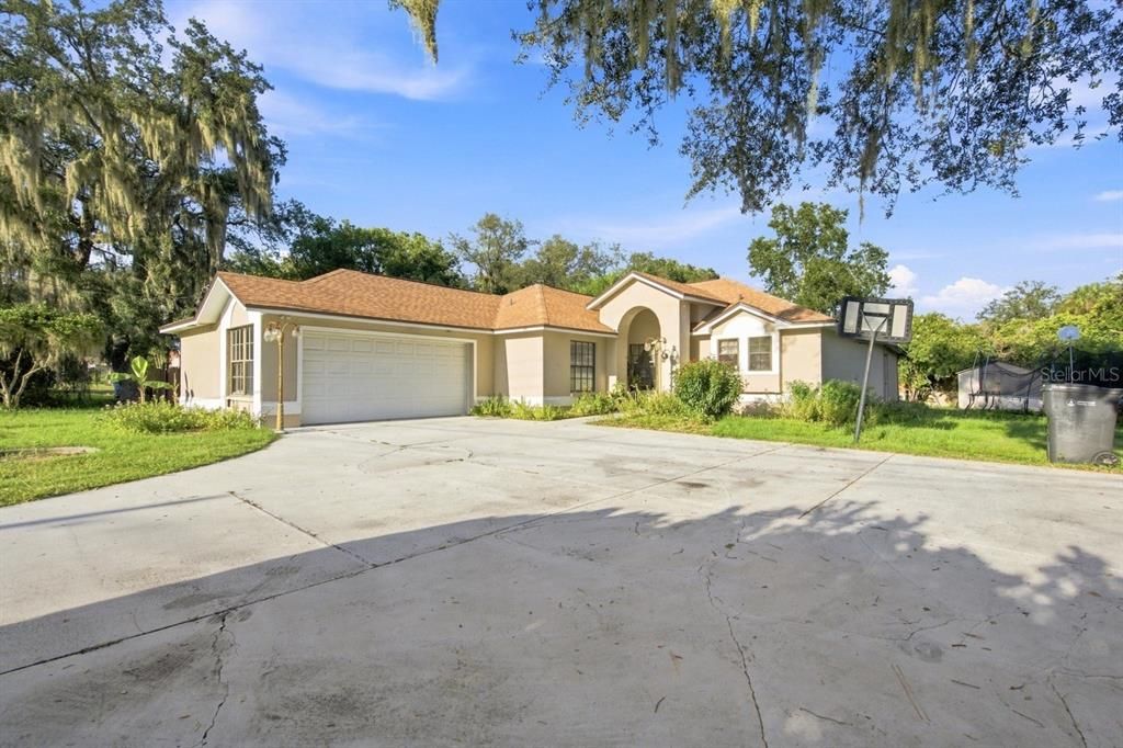 Activo con contrato: $389,900 (4 camas, 2 baños, 1728 Pies cuadrados)