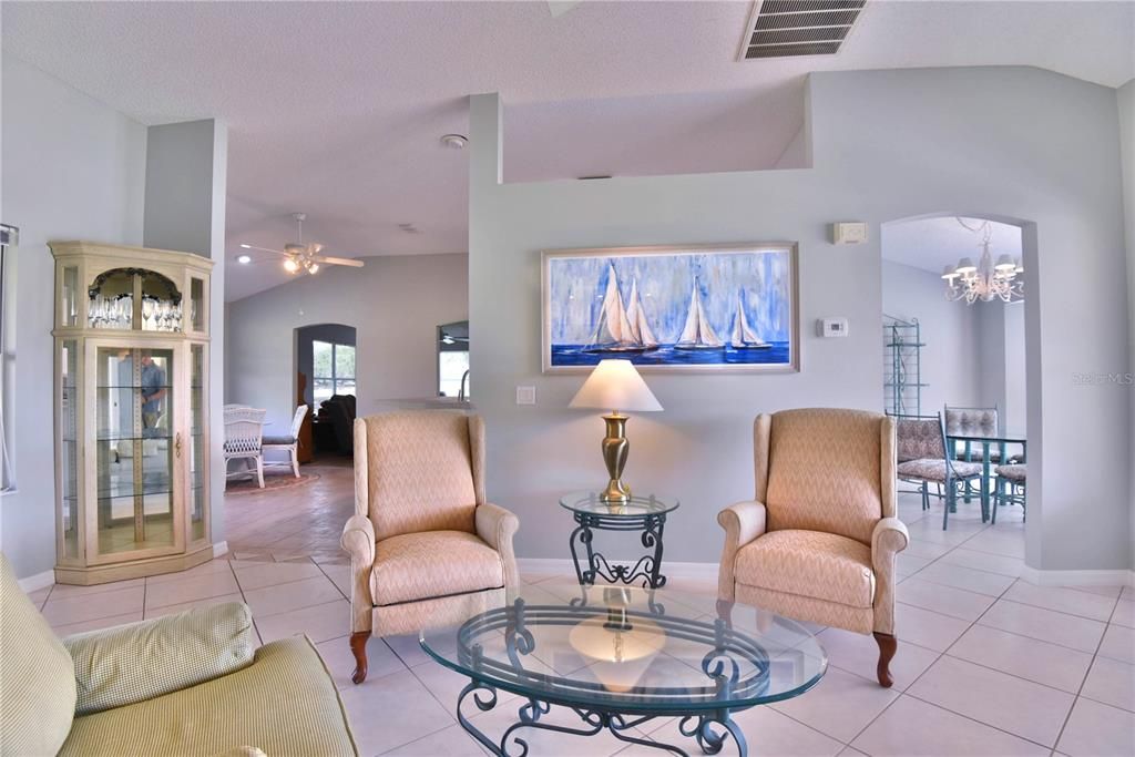 Activo con contrato: $435,000 (2 camas, 2 baños, 1820 Pies cuadrados)